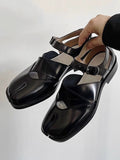 Sandali donna Valstrend con punta aperta, design split-toe, flat e comodi con ampio toe box, ideali per l’estate.