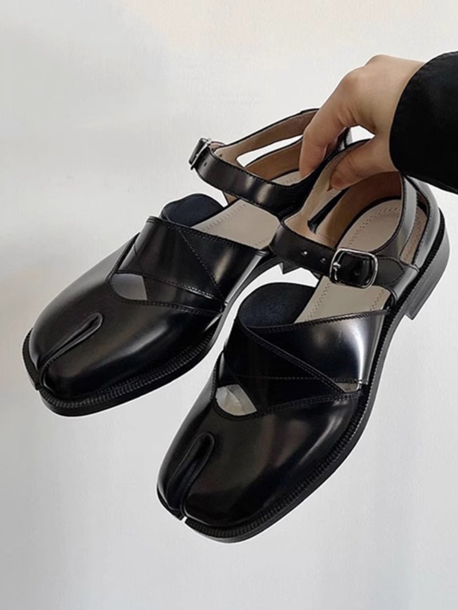 Sandali donna Valstrend con punta aperta, design split-toe, flat e comodi con ampio toe box, ideali per l’estate.