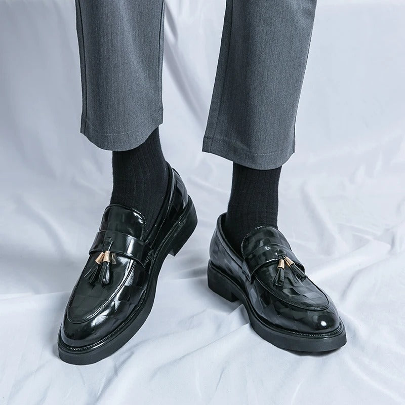 Scarpe da uomo Valstrend in pelle a un piede, nuovo stile, modella elegante e moderna, con dettagli in pelle liscia.