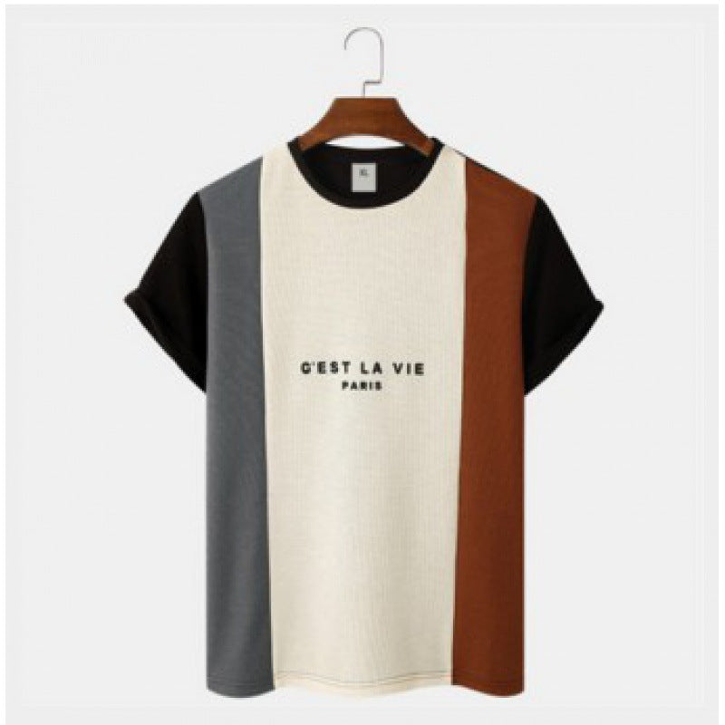 T-shirt sportivo slim fit da uomo di Valstrend con collo rotondo e stampa di lettere, tessuto morbido e comodo.