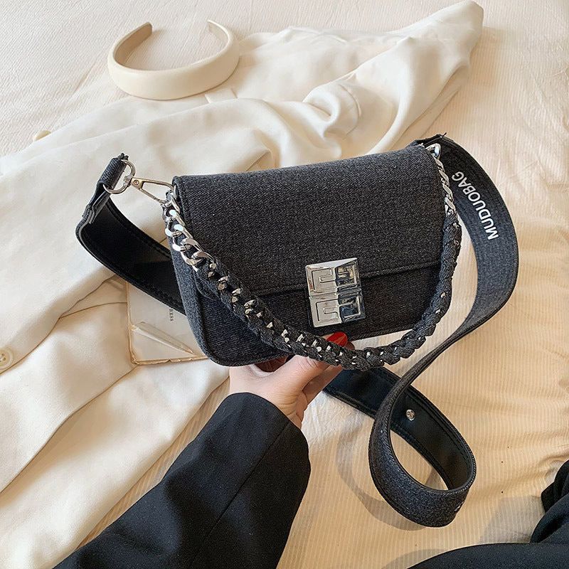 Borsa a tracolla quadrata in stile western Valstrend, con spallacci larghi e design compatto, perfetta per look casual e alla moda