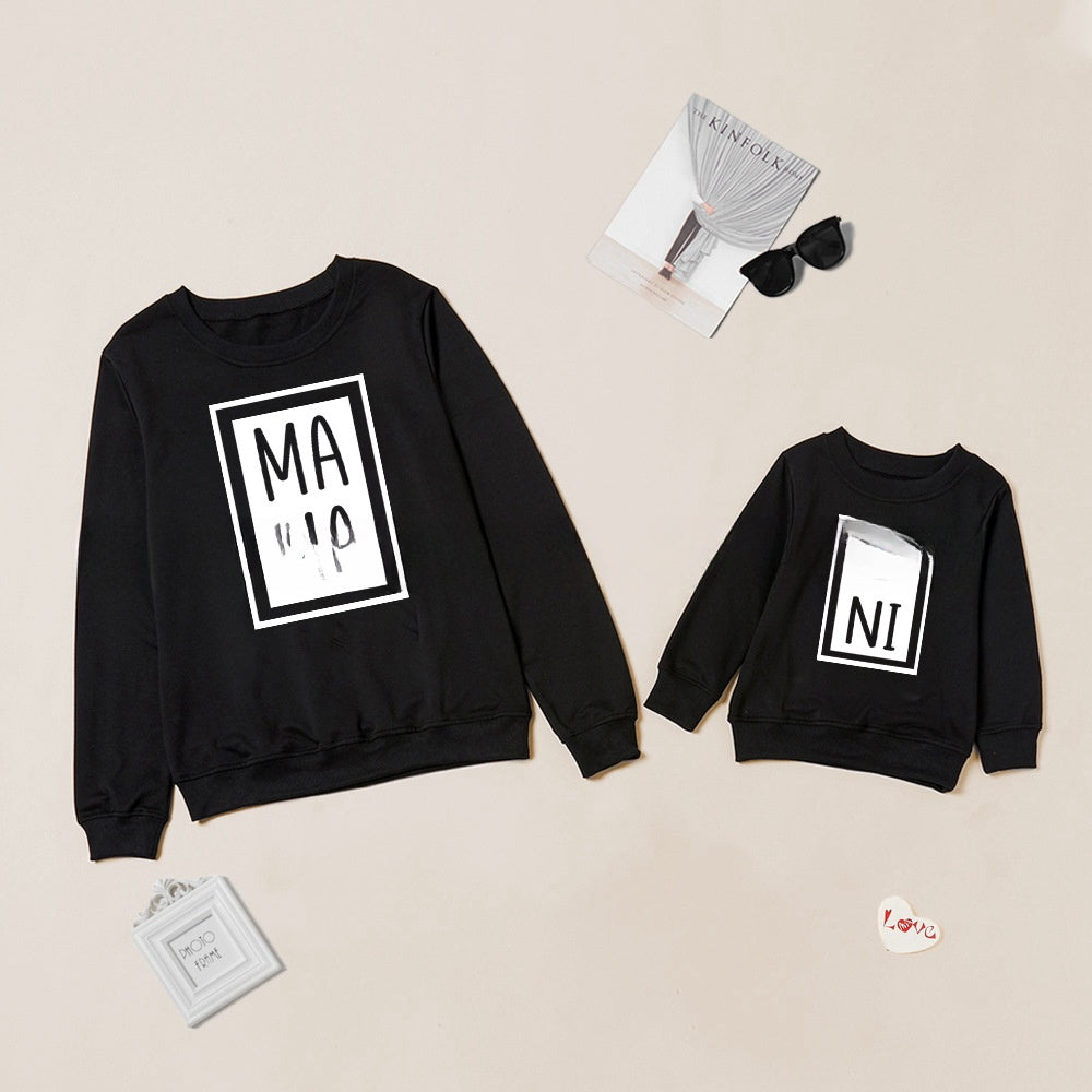 Abbigliamento coordinato madre-figlia Valstrend shop, vestiti a tre colori per genitori e figli, stile casual e colorato.