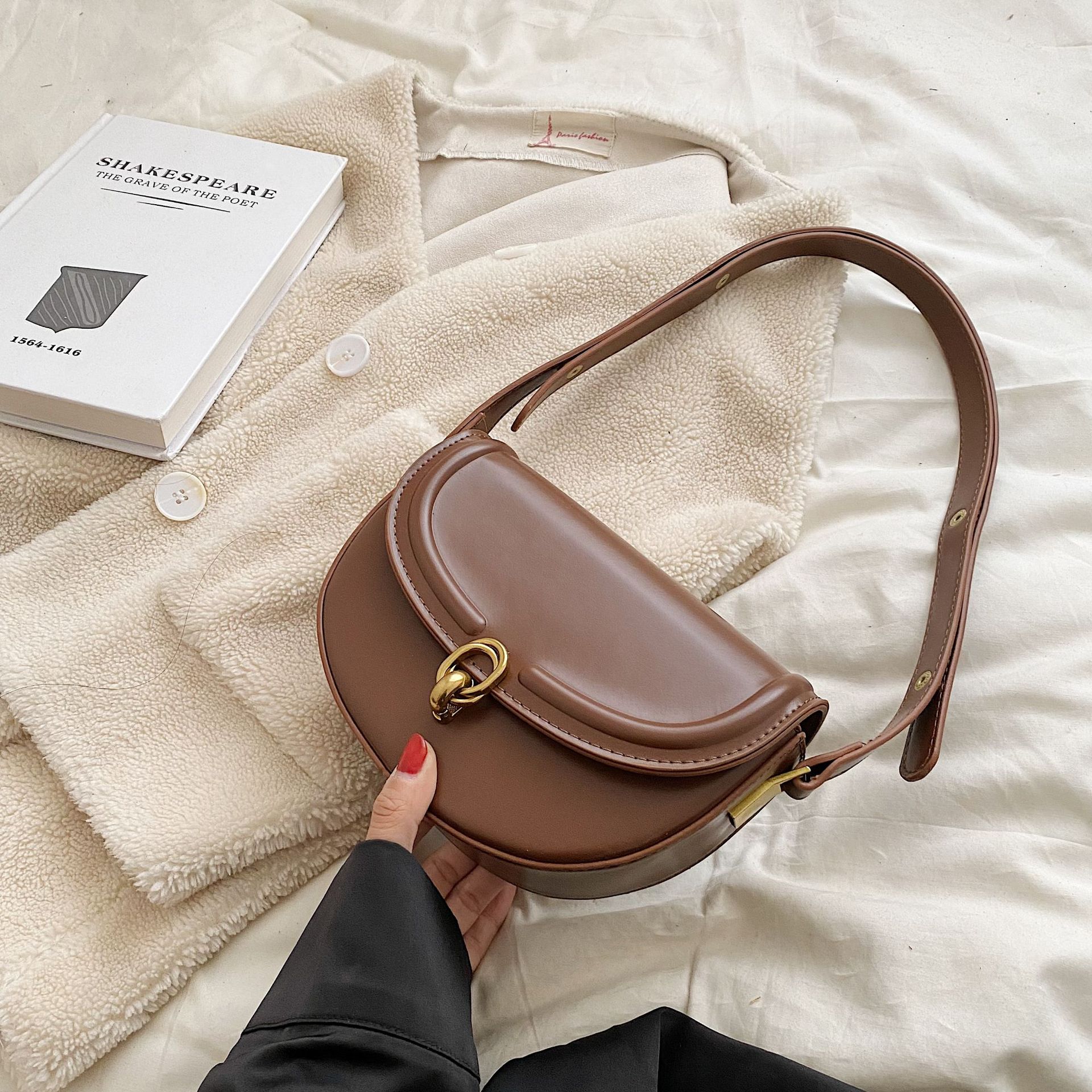 Borsa donna retrò Valstrend, tracolla alla moda, design versatile e abbinabile, in tessuto elegante con dettagli classici.