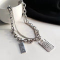 Collana doppio strato in acciaio al titanio Valstrend per donna, dettaglio elegante con due livelli lucidi e robusti.