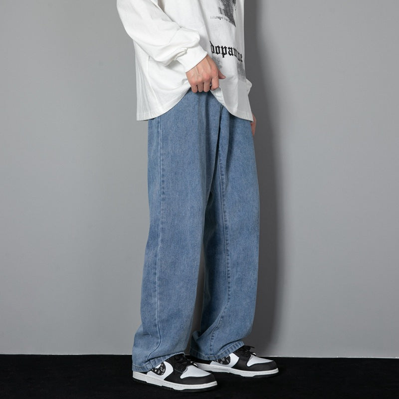 Pantaloni da uomo slim fit in denim stile Hong Kong, linea dritta, marchio Valstrend, con tasche frontali e vita in evidenza.