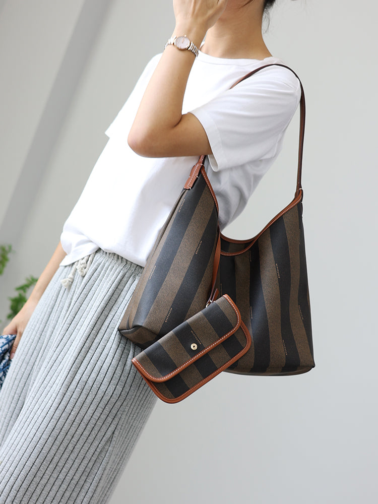 Borsa da donna Valstrend in pelle bovina, capiente e comoda, perfetta per il pendolarismo con scomparti pratici e stile elegante