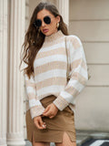 Maglia versatile a righe con colori a contrasto in ciniglia Valstrend, dettaglio di tessuto morbido e stile casual.