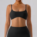 Reggiseno sportivo da donna in cotone puro di Valstrend, con spalline regolabili e coppe morbide, visibile in dettaglio.
