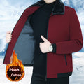 Cappotto invernale da uomo Valstrend con fodera in pile, abbigliamento caldo e casual, visualizzato con cappuccio e tasche frontali