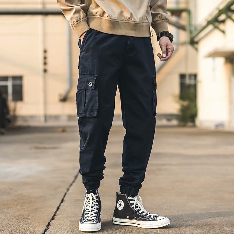 Pantaloni uomo Valstrend in stile retrò, casual, larghi, a vita bernata, con tasche multiple e caviglie elastiche.