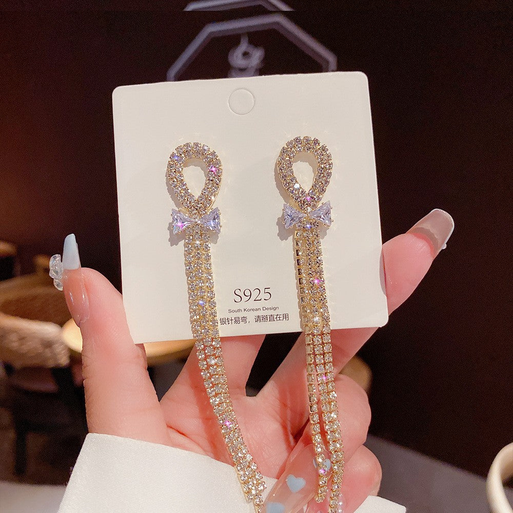 Orecchini in argento sterling con perle di lusso, design leggero ed elegante, ideali per uno stile raffinato e distintivo.