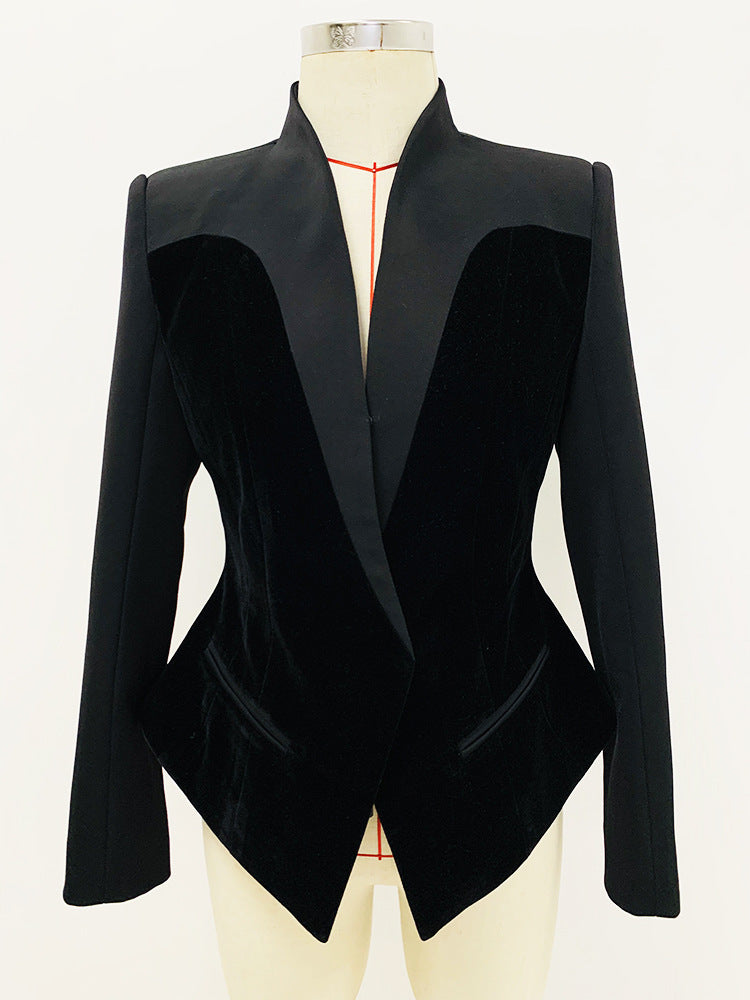 Giacca slim-fit in velluto Valstrend, elegante con cuciture alla moda, stile formale e moderno, vista frontale con dettagli di tessuto