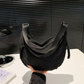 Borsa a tracolla in nylon lavato Valstrend, grande capacità, stile casual, con tasche multiple e spallaccio regolabile.