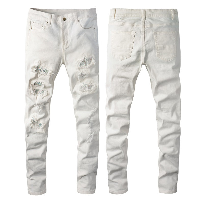 Pantaloni slim fit bianchi con toppa per foro, jeans maschili Valstrend shop, design sobrio e stile moderno.