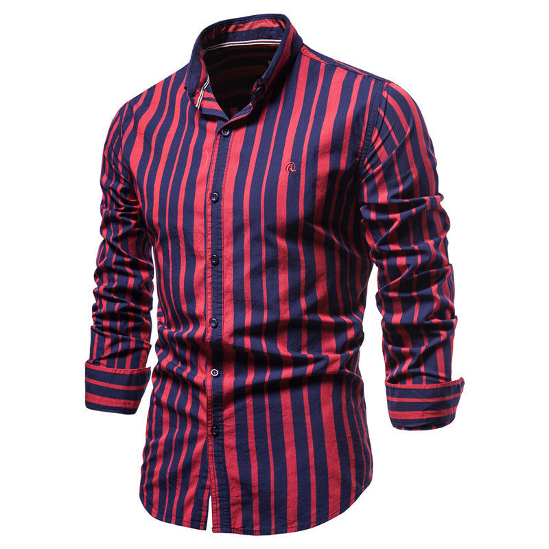 Camicia da uomo a maniche lunghe casual e da lavoro Valstrend, tessuto in cotone blu con colletto classico e bottoni frontali.