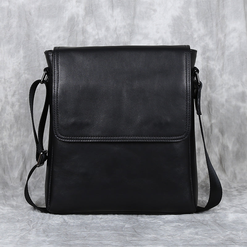 Borsa a tracolla Valstrend in pelle di mucca, design verticale e capiente, ideale come zaino business con stile elegante