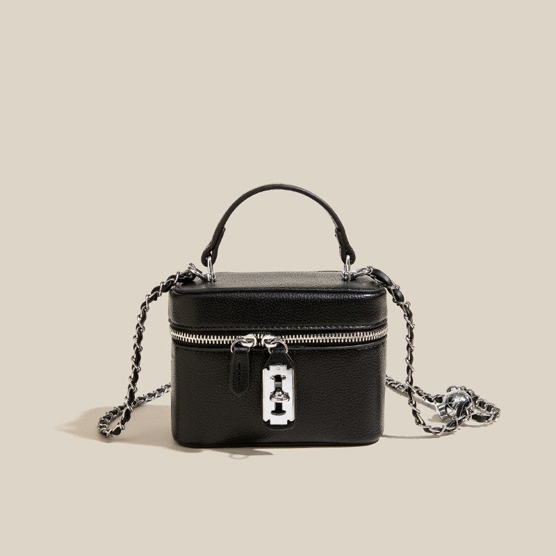 Portafoglio donna Valstrend High Sense Chain Box a forma quadrata con catena, in pelle nera elegante.