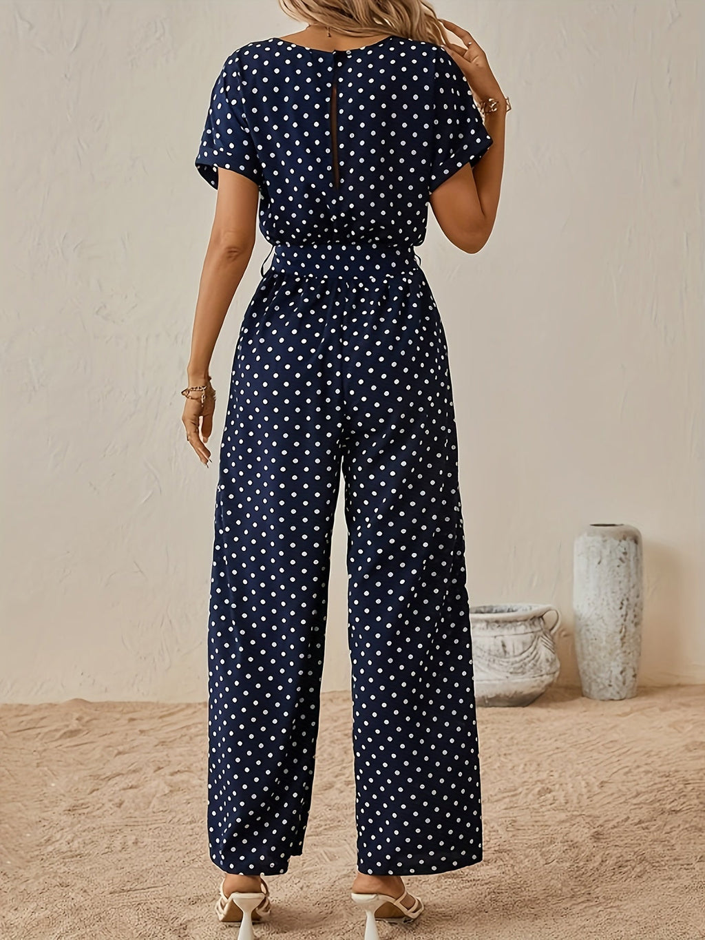 Salopette donna Valstrend con stampa a pois, maniche corte, collo rotondo, ideale per primavera e estate.