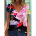 T-shirt da donna stampato con scollo a V, maniche corte e vestibilità loose, marca Valstrend, immagine frontale.