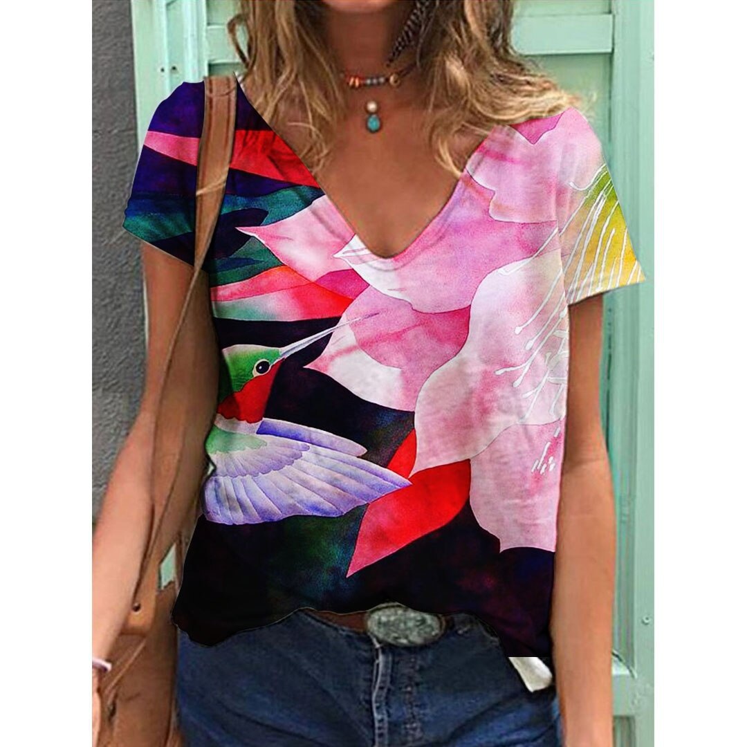 T-shirt da donna stampato con scollo a V, maniche corte e vestibilità loose, marca Valstrend, immagine frontale.