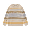 Maglione girocollo in jacquard con motivo a lettere e righe in stile street, brand Valstrend, con design colorato e tessuto morbido