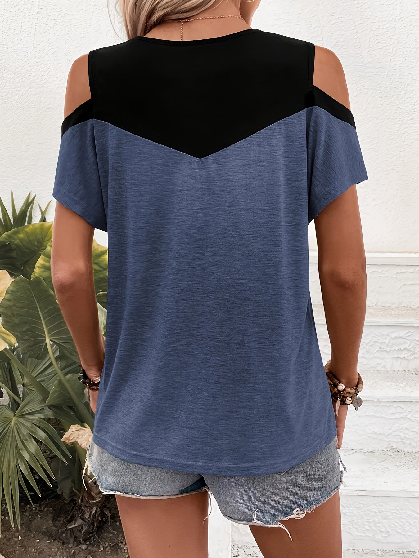 T-shirt Valstrend con blocchi di colore e spalle scoperte, maniche a pipistrello, abbigliamento femminile per primavera e estate