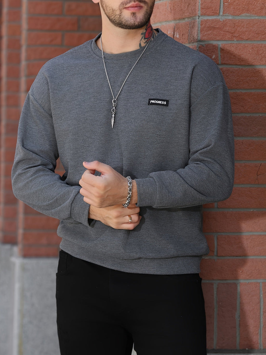 Maglione uomo Valstrend Progress Print, casual, traspirante, con girocollo slim-fit a maniche lunghe adatto all’outdoor.