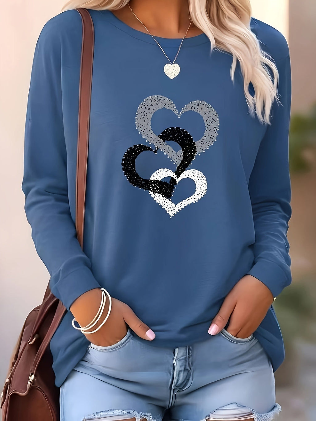 T-shirt blu con cuore stampato per donna, collo rotondo, tessuto elasticizzato in poliestere, lavabile in macchina, stile casual.