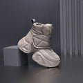 Stivali corti con piattaforma alla moda di Valstrend, stile trendy e invernale con suola antiscivolo e design moderno.