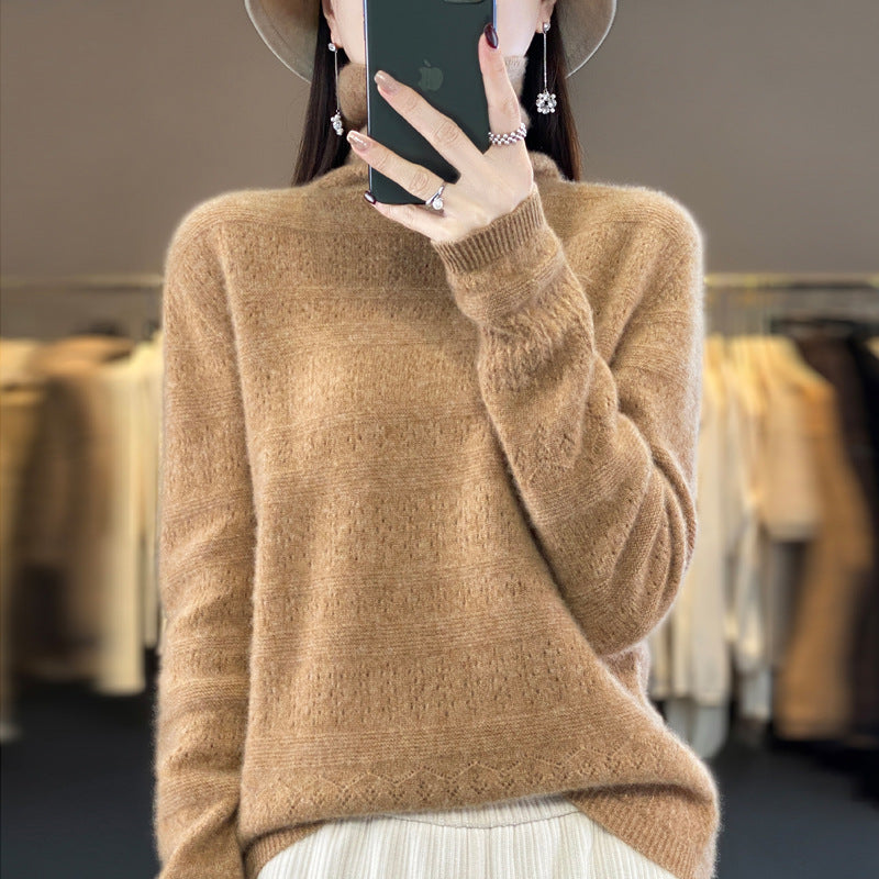 Maglione da donna Valstrend in lana da 100% con colletto frontale, modello pronto all'uso, in colore chiaro.