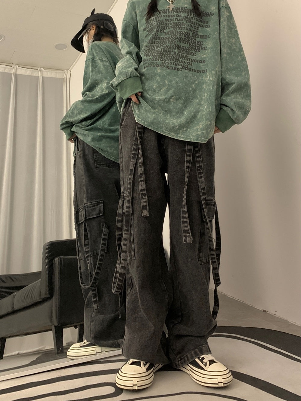 Pantaloni lunghi retrò viola Valstrend, salopette oversize a gamba dritta, stile vintage e moda anni passati.