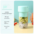 Mini frullatore portatile Valstrend, compatto e leggero, con contenitore trasparente e pulsante di accensione.