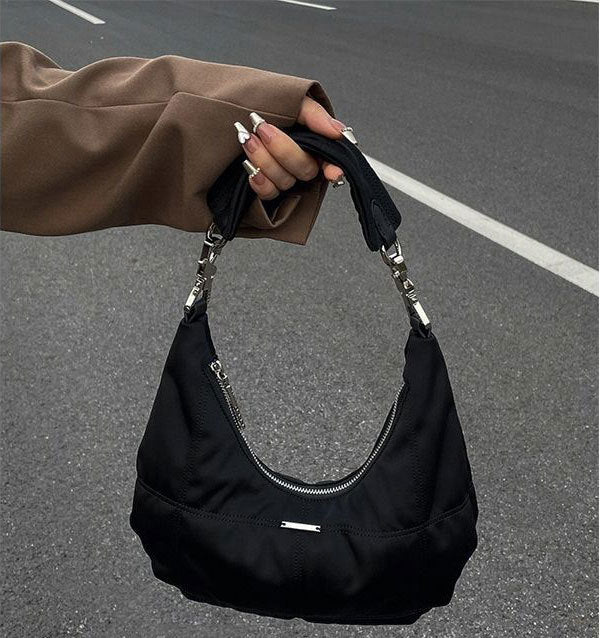 Borsa valigetta in velluto nero con design retrò e motivi nuvole scure, stile casual e moda speciale, marca Valstrend.