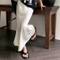 Gonna a vita alta Valstrend, gonna a sirena in raso di acetato champagne, tessuto liscio e elegante, modello slim fit.