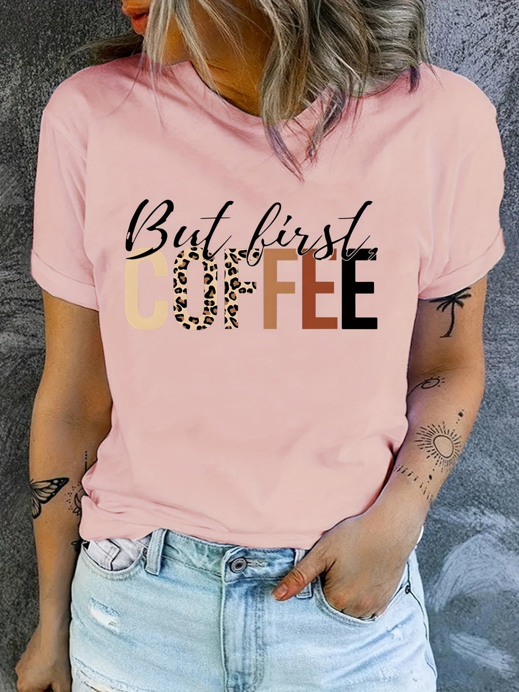 Maglietta donna Valstrend con stampa caffè, maniche corte, collo rotondo, stile casual, perfetta per primavera e estate.