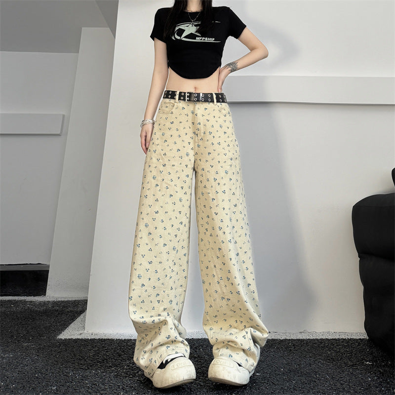 Jeans vintage a vita alta con motivo floreale, ampi e dritti, marca Valstrend, modello slim e comodo, dettaglio tessuto e stile rétro.