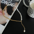 Collana a catena clavicolare personalizzata con cuciture di design, donna, in metallo, elegante e moderna.