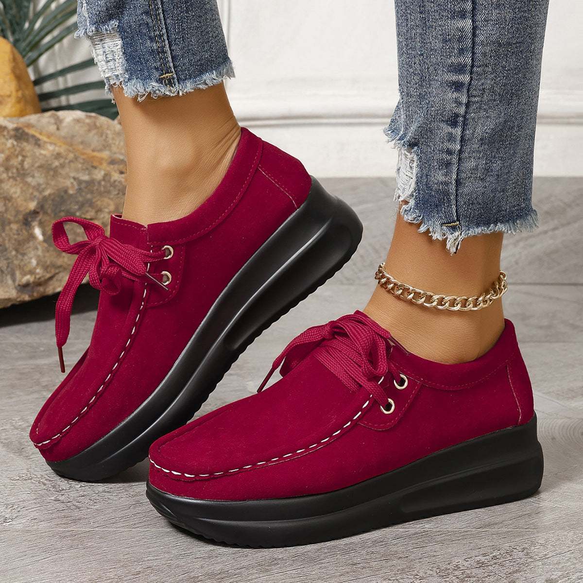Scarpe donna Valstrend wedge con punta rotonda, stile europeo e americano, visibili in primo piano, comode e alla moda.
