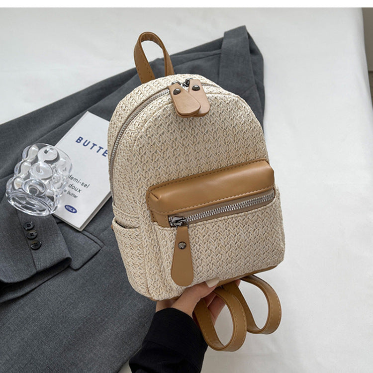 Zaino estivo piccolo e versatile di Valstrend, mini zainetto scolastico leggero con scomparti pratici e stile casual.