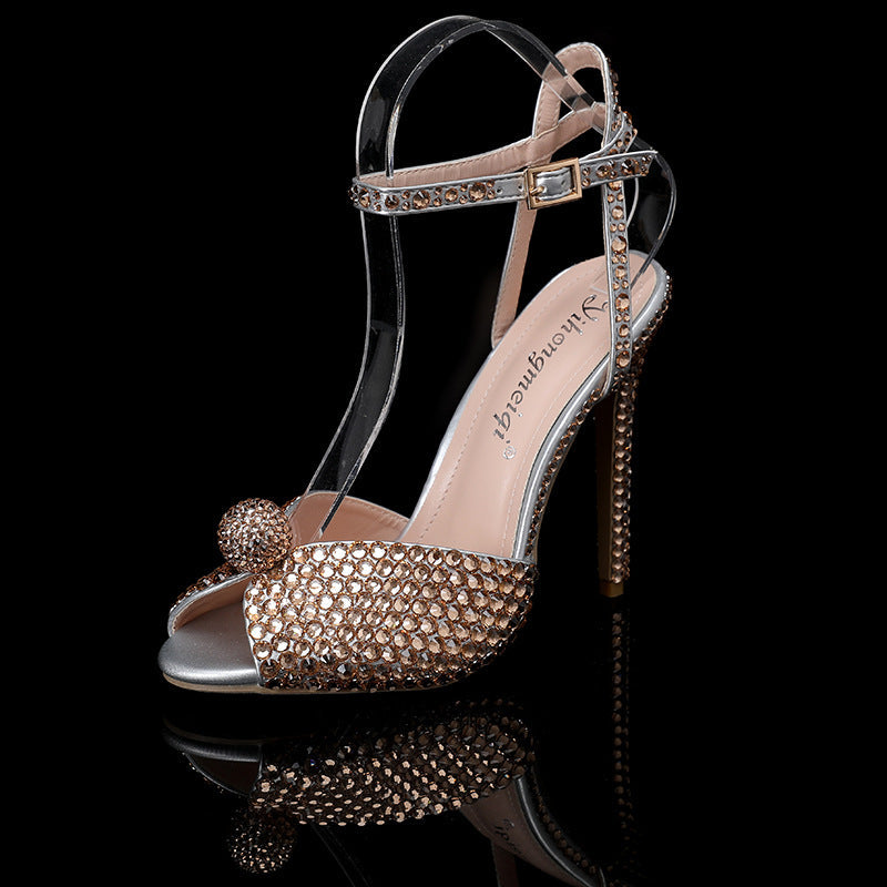 Scarpe donna con tacco alto in PU di marca Valstrend, dettaglio elegante e moderno con finiture lucide e design femminile.