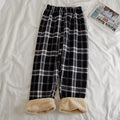 Pantaloni larghi casual in fleece e cashmere, stile plaid, di Valstrend shop, visibili in questa immagine.