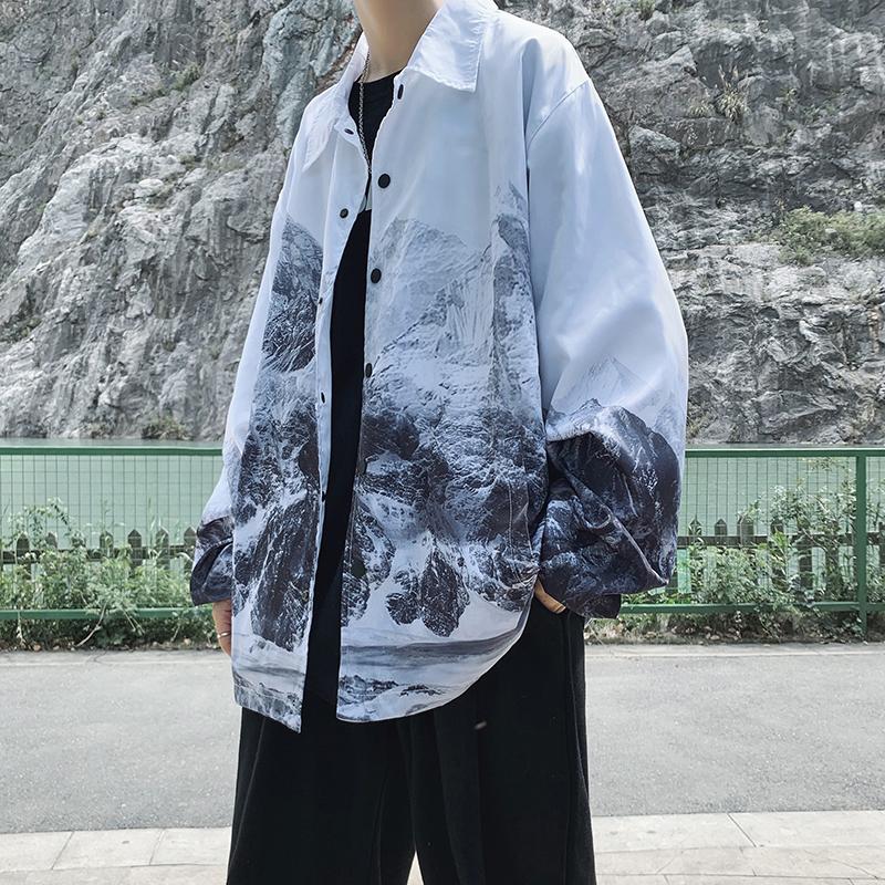 Camicia da uomo Valstrend con stampa montagna innevata a gradiente, tessuto leggero e stile casual.
