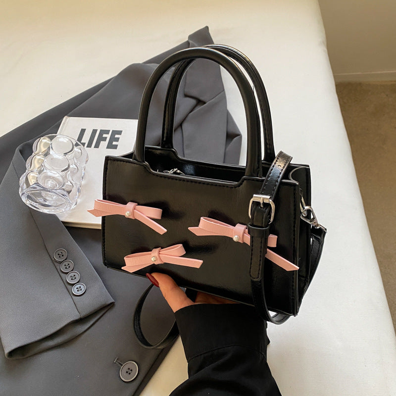 Borsa a mano di alta qualità per donna Valstrend, semplice ed elegante, con design raffinato e dettagli curati.