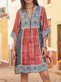 Vestito femminile Valstrend con stampa retrò e pizzo, elegante abito di moda donna con dettagli raffinati e stile vintage.