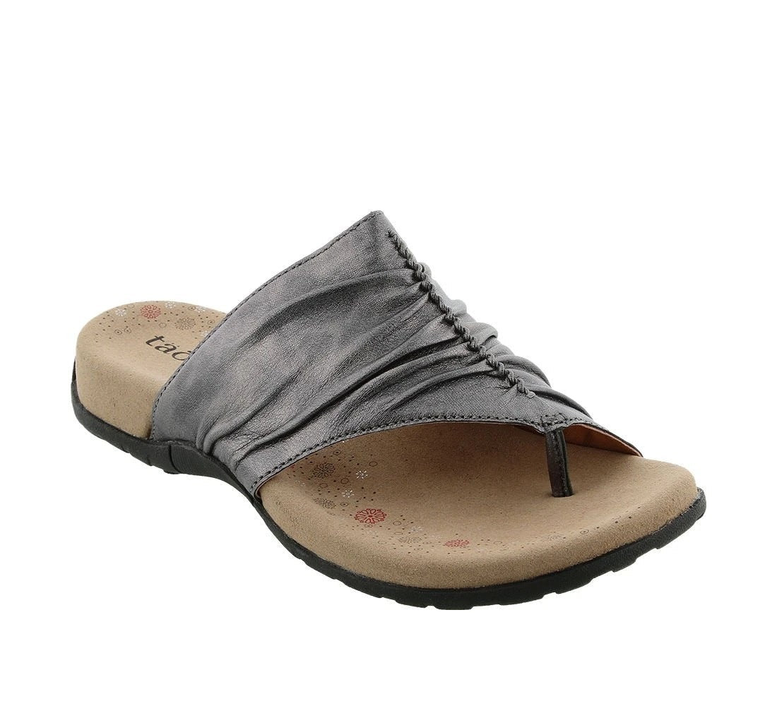 Scarpa Valstrend fashion europea e americana con punta a clip, suola spessa scura e design all'aperto in stile casual.