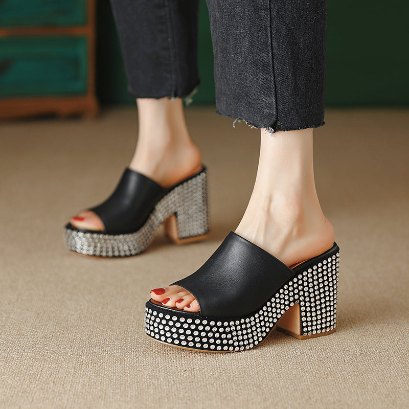 Sandali platform con tacco alto e chunky di Valstrend, scarpe eleganti con suola robusta e design alla moda.