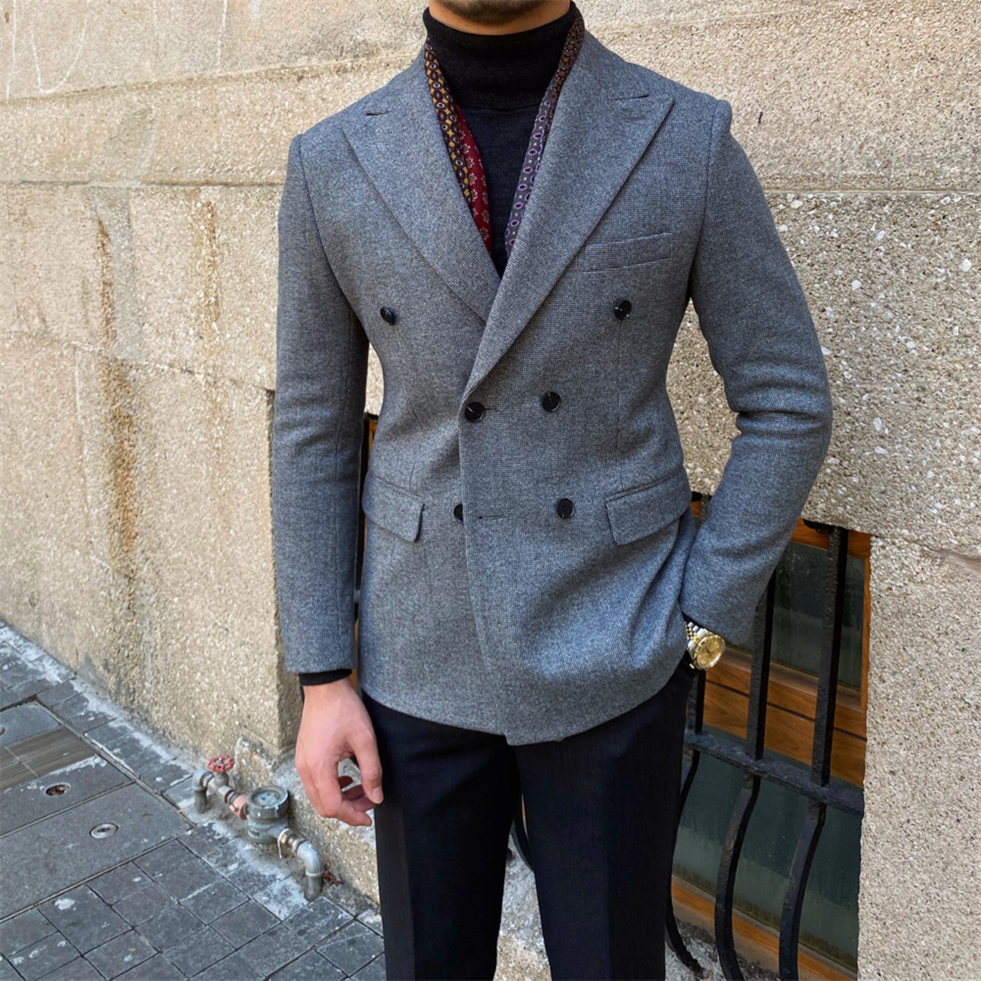 Completo doppiopetto in lana calda Valstrend, giacca e pantaloni in tessuto spazzolato, ideale per l'inverno.