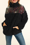 Maglione a collo alto Valstrend con doppie tasche e cuciture, tessuto morbido, stile casual, in colori neutri.