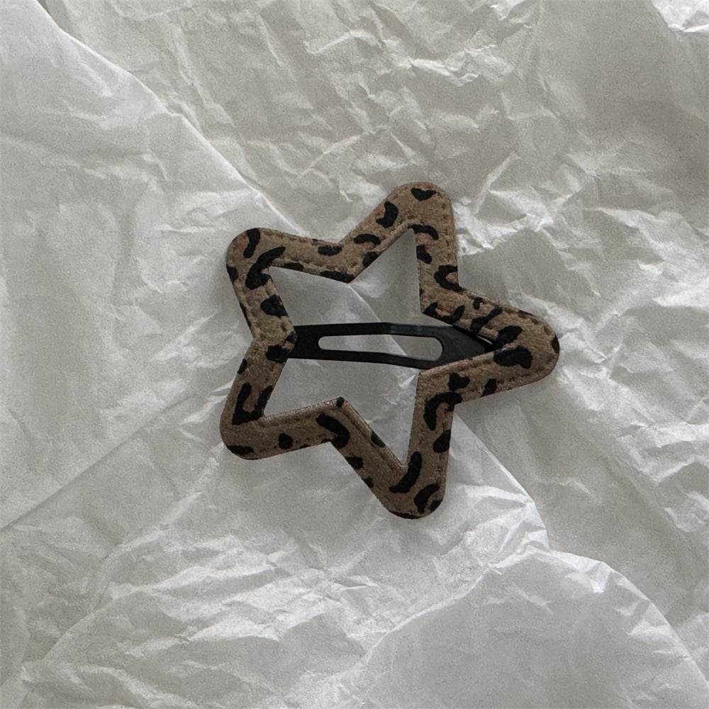Spilla a clip per capelli con motivo leopardato, a forma di nuvole e pentagramma, marca Valstrend, decorativa e originale.