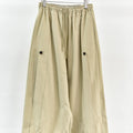 Pantaloni larghi donna Valstrend con risvolto a metà gamba, strisce laterali semplici e stile casual.